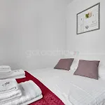فندق مبيت وإفطار Beachfront Deluxe 4*