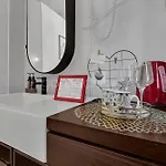 Beachfront Deluxe ماكارسكا