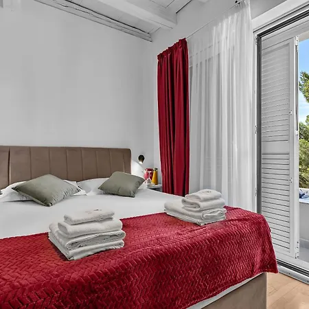 B&B Beachfront Deluxe