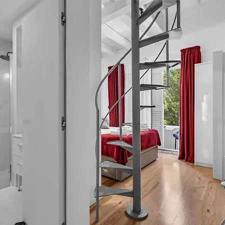 Beachfront Deluxe B&B 4*