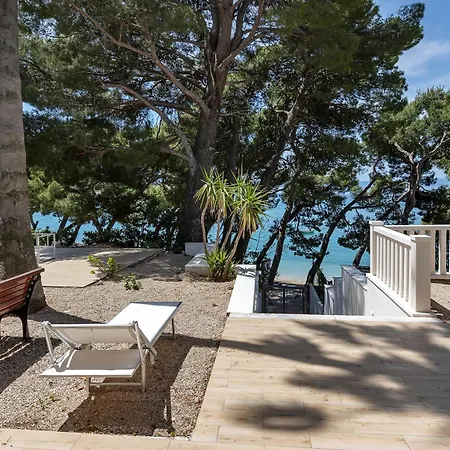 Beachfront Deluxe B&B 4*