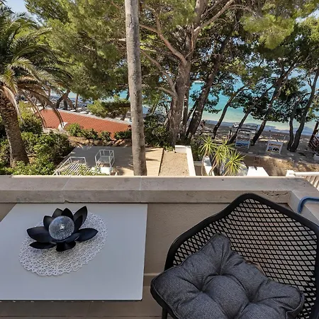 Beachfront Deluxe 마카르스카