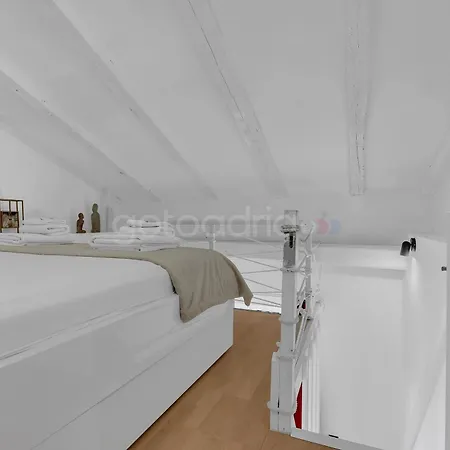 Beachfront Deluxe B&B 마카르스카