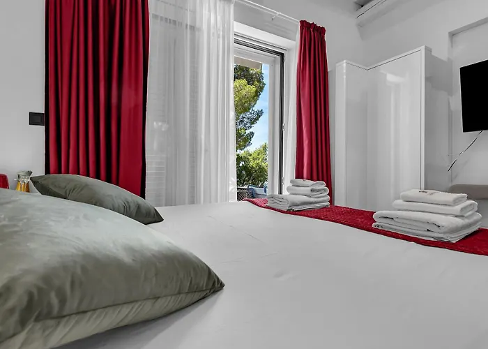 Beachfront Deluxe 4* Μακάρσκα