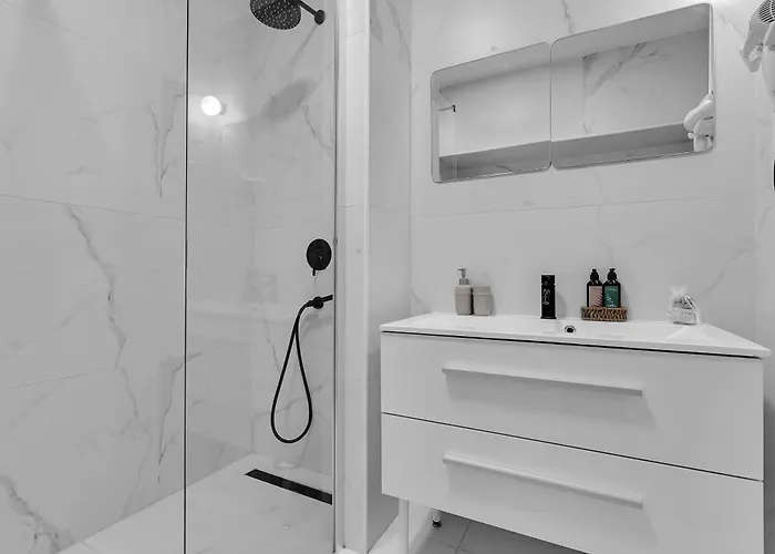 Beachfront Deluxe Bed and Breakfast 4*