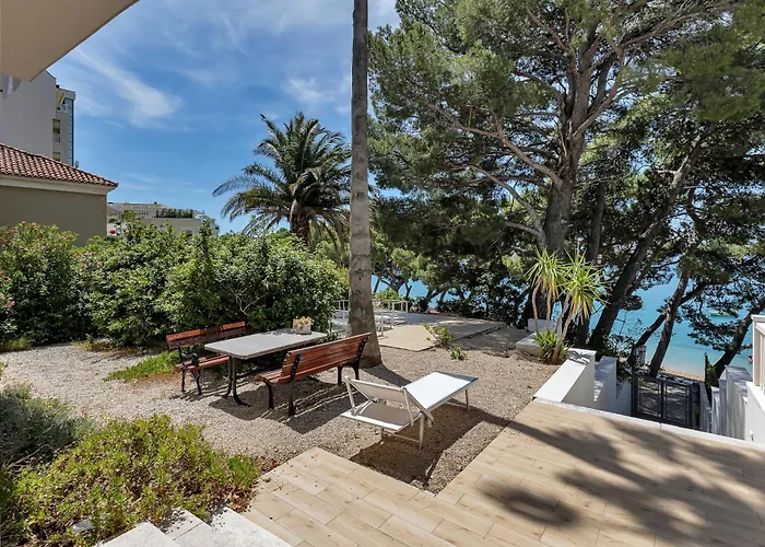 Beachfront Deluxe 4*