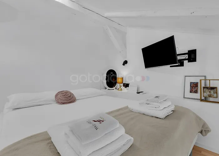 Bed and Breakfast Beachfront Deluxe Μακάρσκα