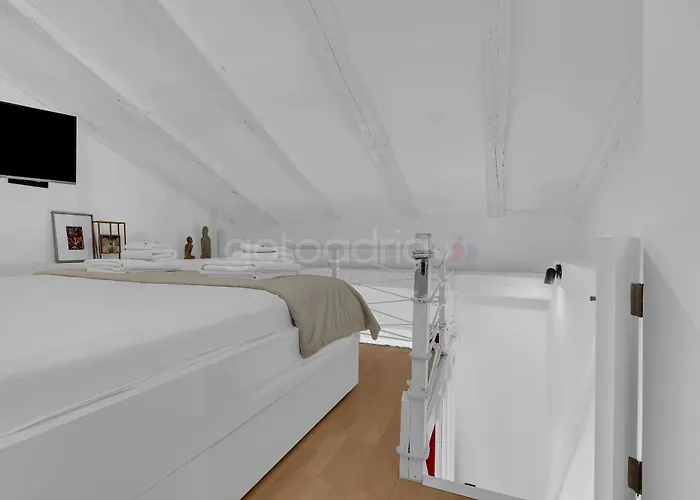 Beachfront Deluxe Bed and Breakfast Μακάρσκα