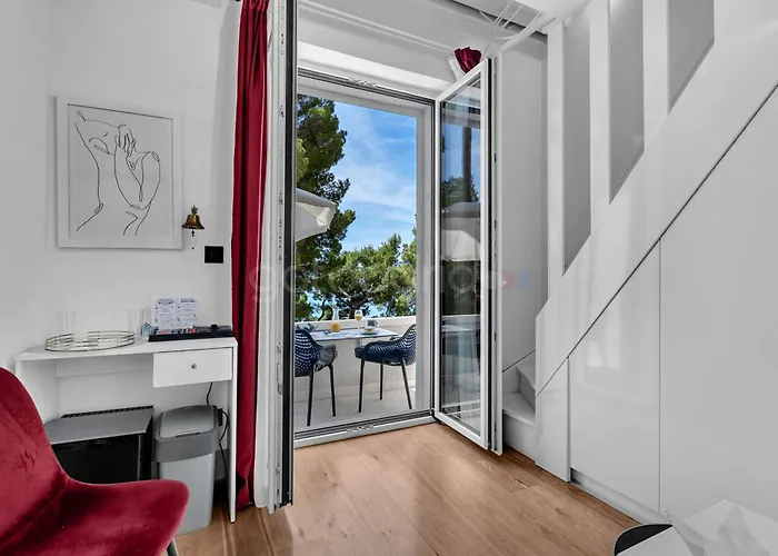 Beachfront Deluxe 4* Μακάρσκα