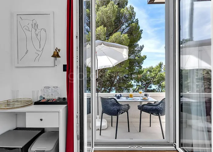 Beachfront Deluxe Bed and Breakfast