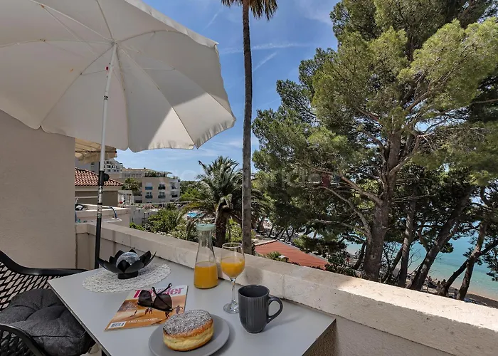 Beachfront Deluxe Bed and Breakfast 4*