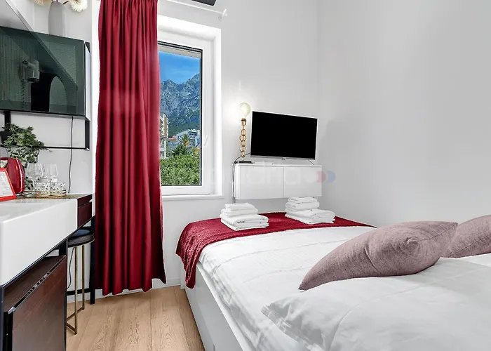 Bed and Breakfast Beachfront Deluxe Μακάρσκα