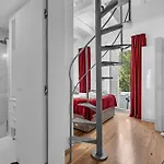 Beachfront Deluxe Bed and breakfast 4*