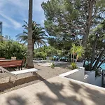 Beachfront Deluxe Bed and breakfast Makarska