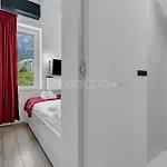 Beachfront Deluxe Bed and breakfast