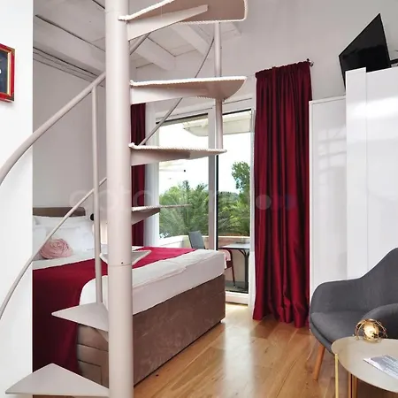 Beachfront Deluxe 4*