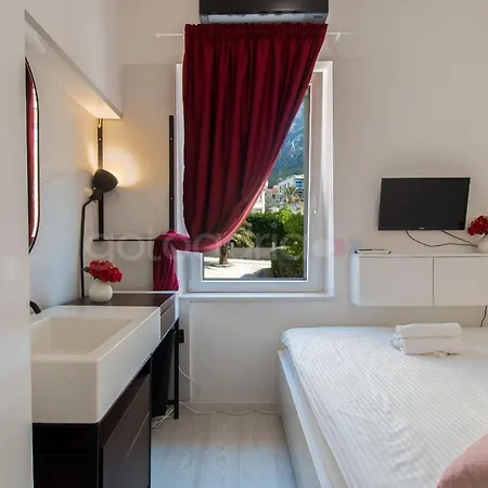 Bed and Breakfast Beachfront Deluxe Μακάρσκα