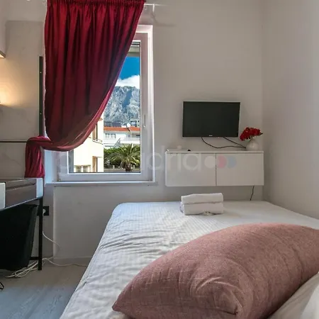 Bed and Breakfast Beachfront Deluxe Μακάρσκα