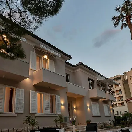 Beachfront Deluxe Bed & Breakfast