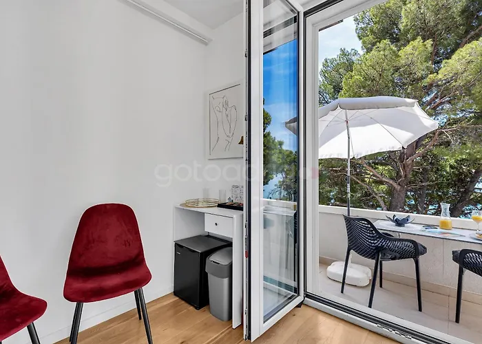 Beachfront Deluxe 4*