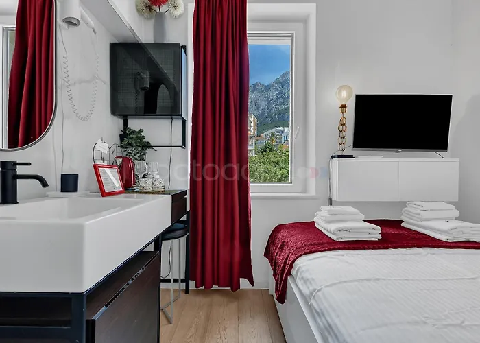 Beachfront Deluxe 4* Makarska